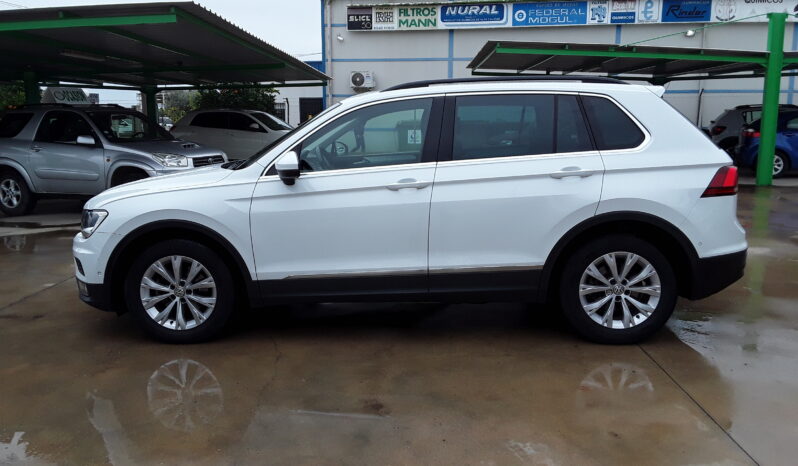 Volkswagen TIGUAN 2.0 TDI SPORTY  STYLE BUEMOTION TECH lleno