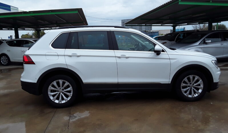 Volkswagen TIGUAN 2.0 TDI SPORTY  STYLE BUEMOTION TECH lleno