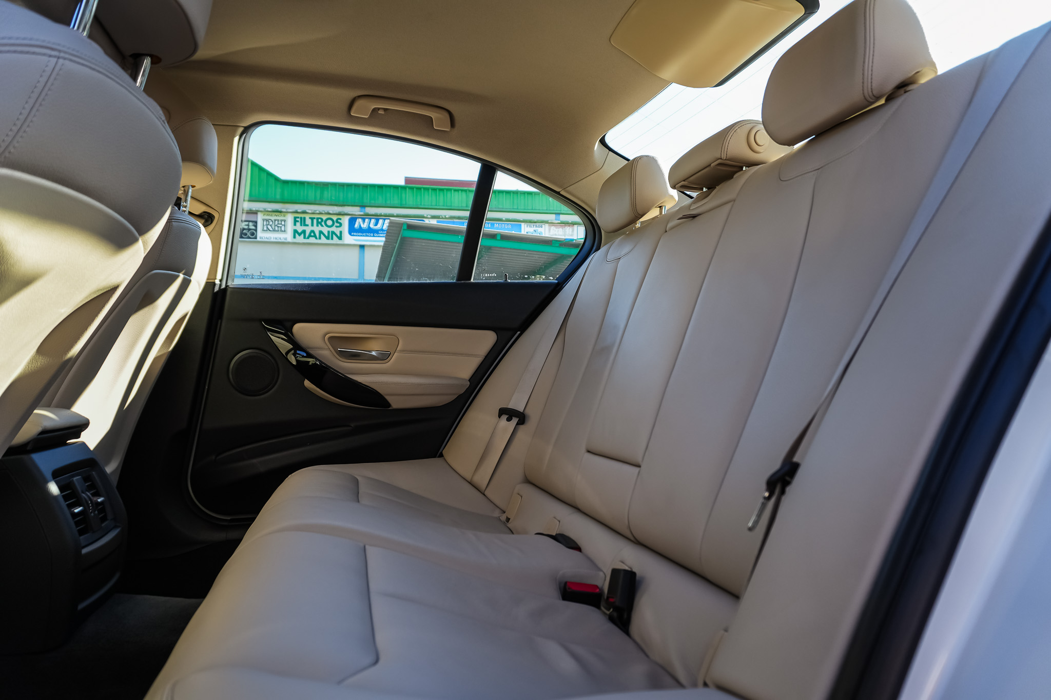 
								BMW Serie 3 318d full									