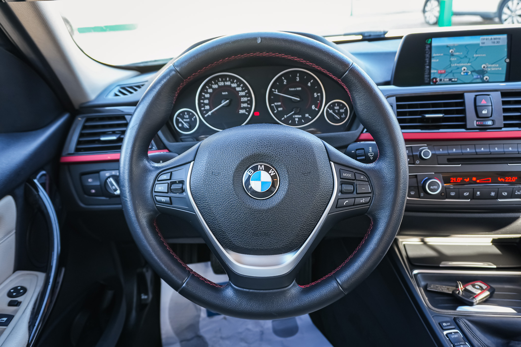 
								BMW Serie 3 318d full									