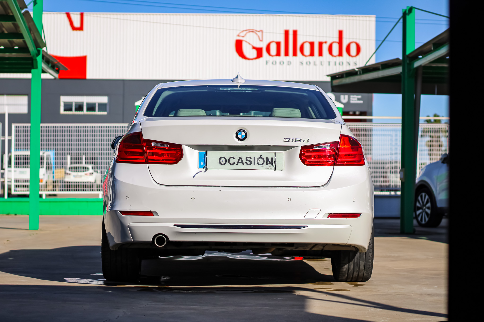 
								BMW Serie 3 318d full									