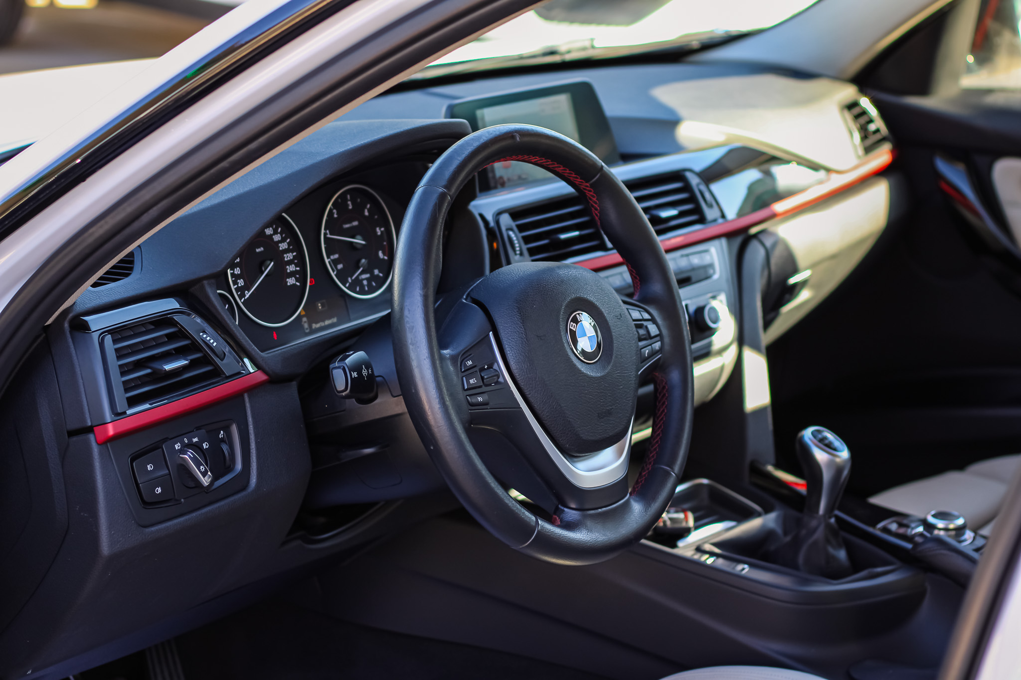 
								BMW Serie 3 318d full									