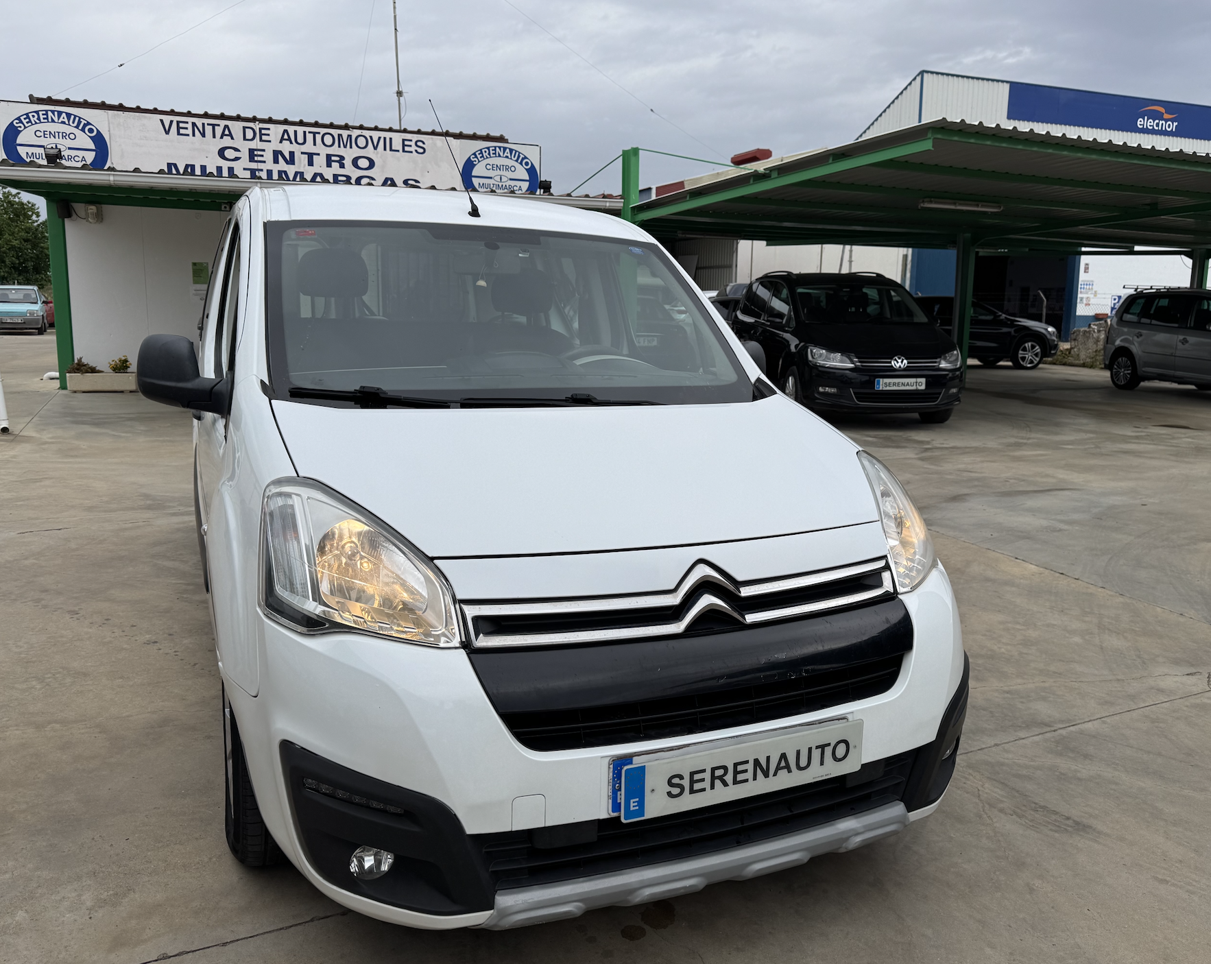 
								CITROEN Berlingo Multispace LIVE BlueHDi 100 full									
