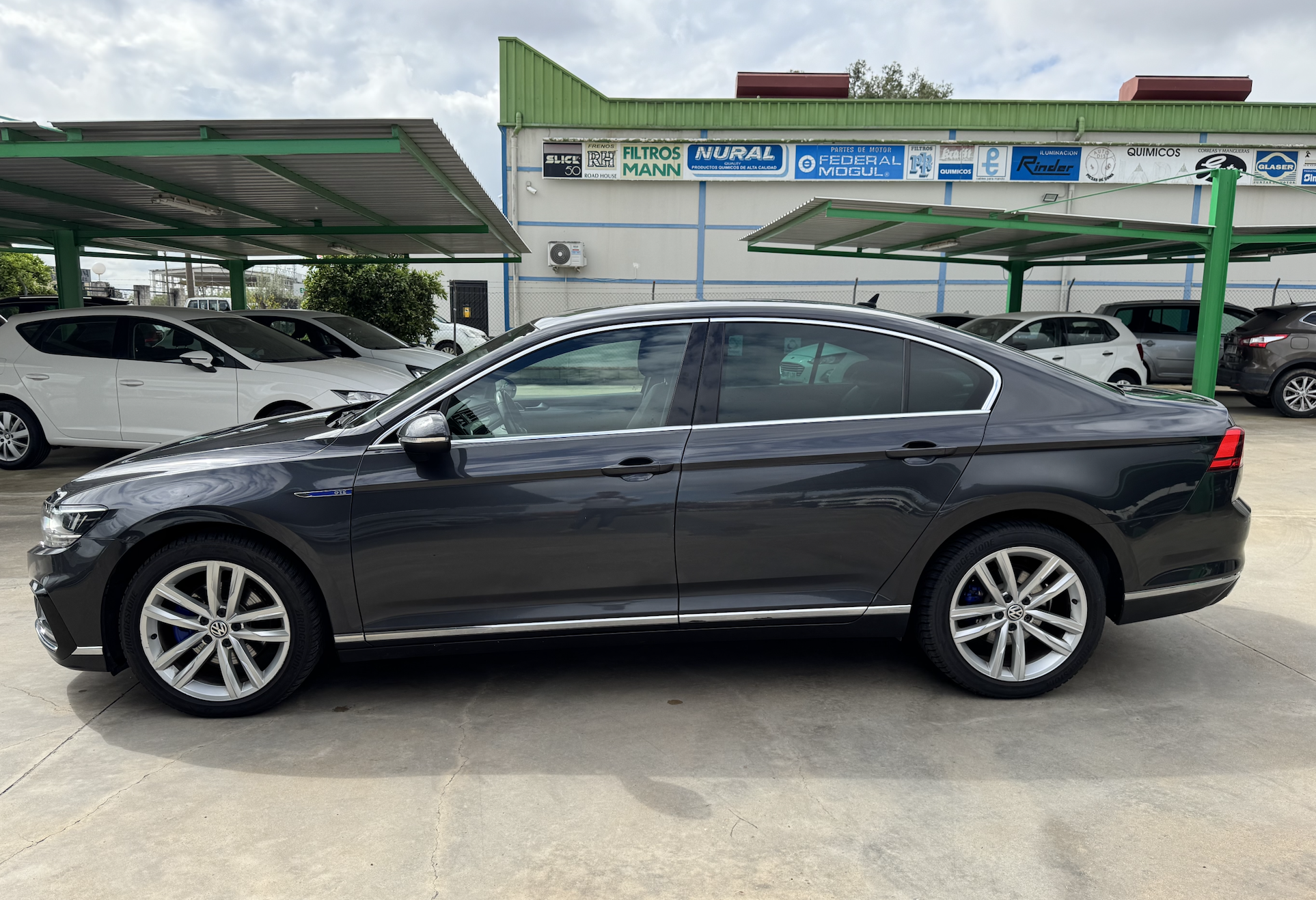 
								VOLKSWAGEN Passat GTE 1.4 TSI ePower 115kW 85kW DSG full									