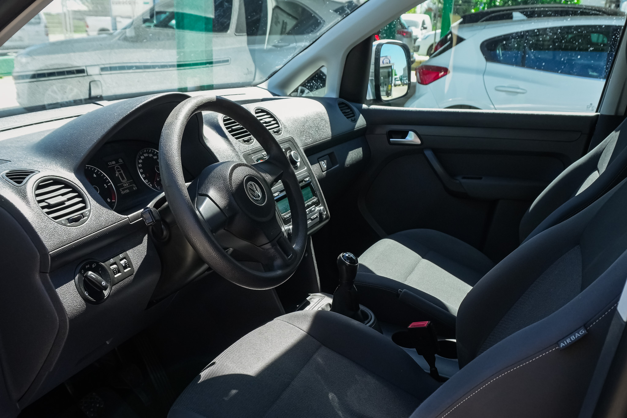 
								VOLKSWAGEN Caddy 1.6 TDI BMT 102CV Maxi Trendline Edition full									