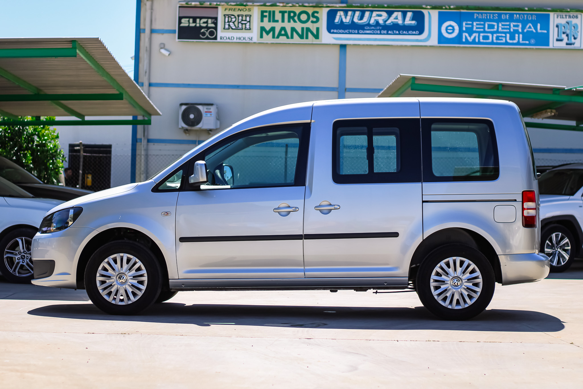 
								VOLKSWAGEN Caddy 1.6 TDI BMT 102CV Maxi Trendline Edition full									