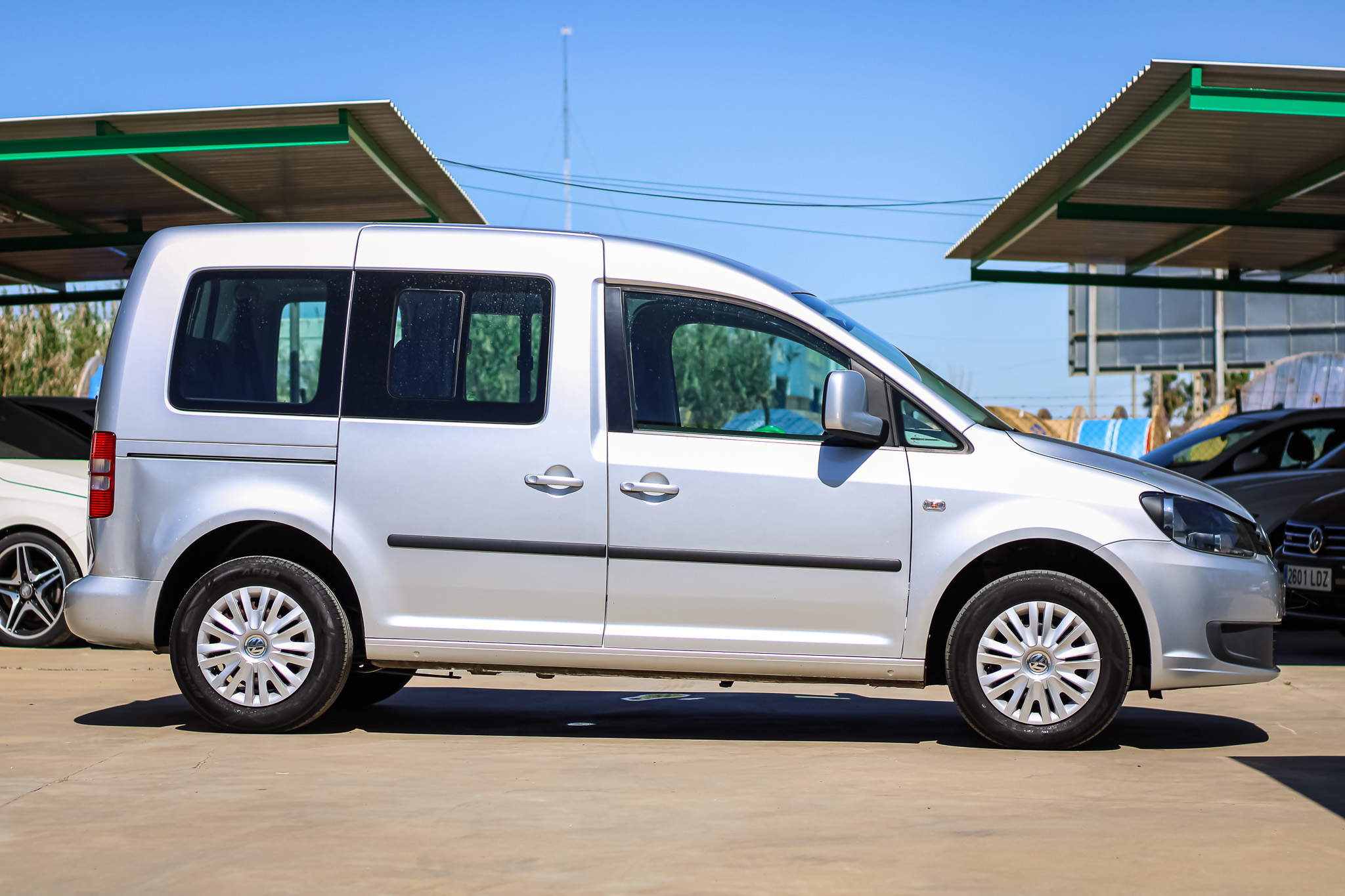 
								VOLKSWAGEN Caddy 1.6 TDI BMT 102CV Maxi Trendline Edition full									