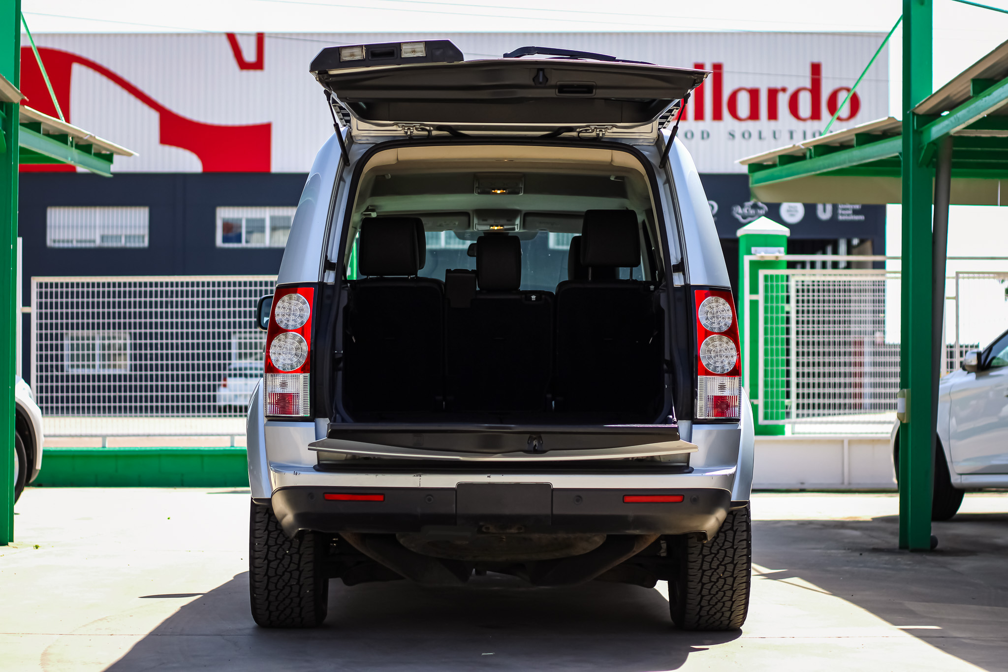 
								LAND-ROVER Discovery 4 3.0 TDV6 HSE full									