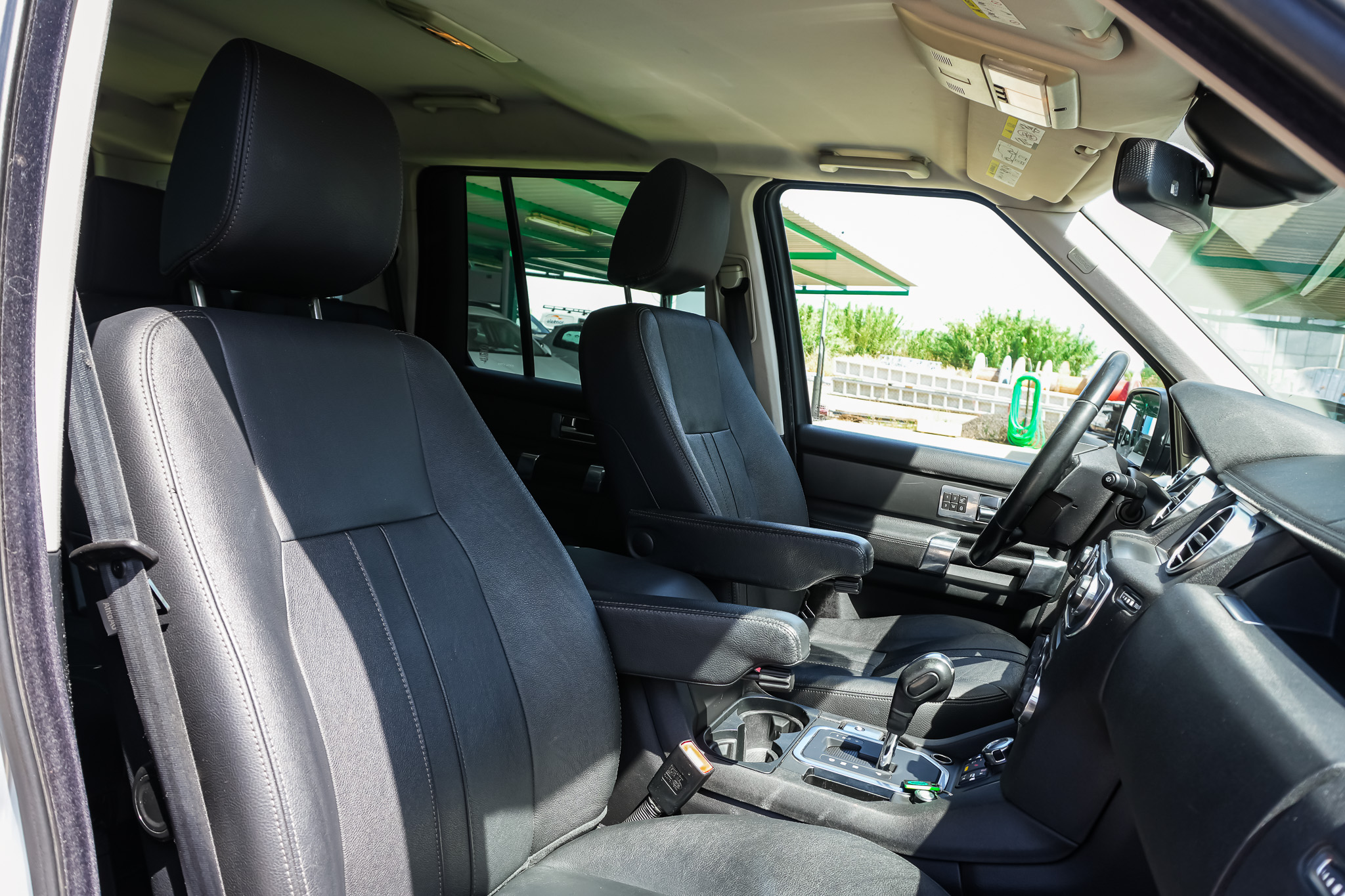 
								LAND-ROVER Discovery 4 3.0 TDV6 HSE full									
