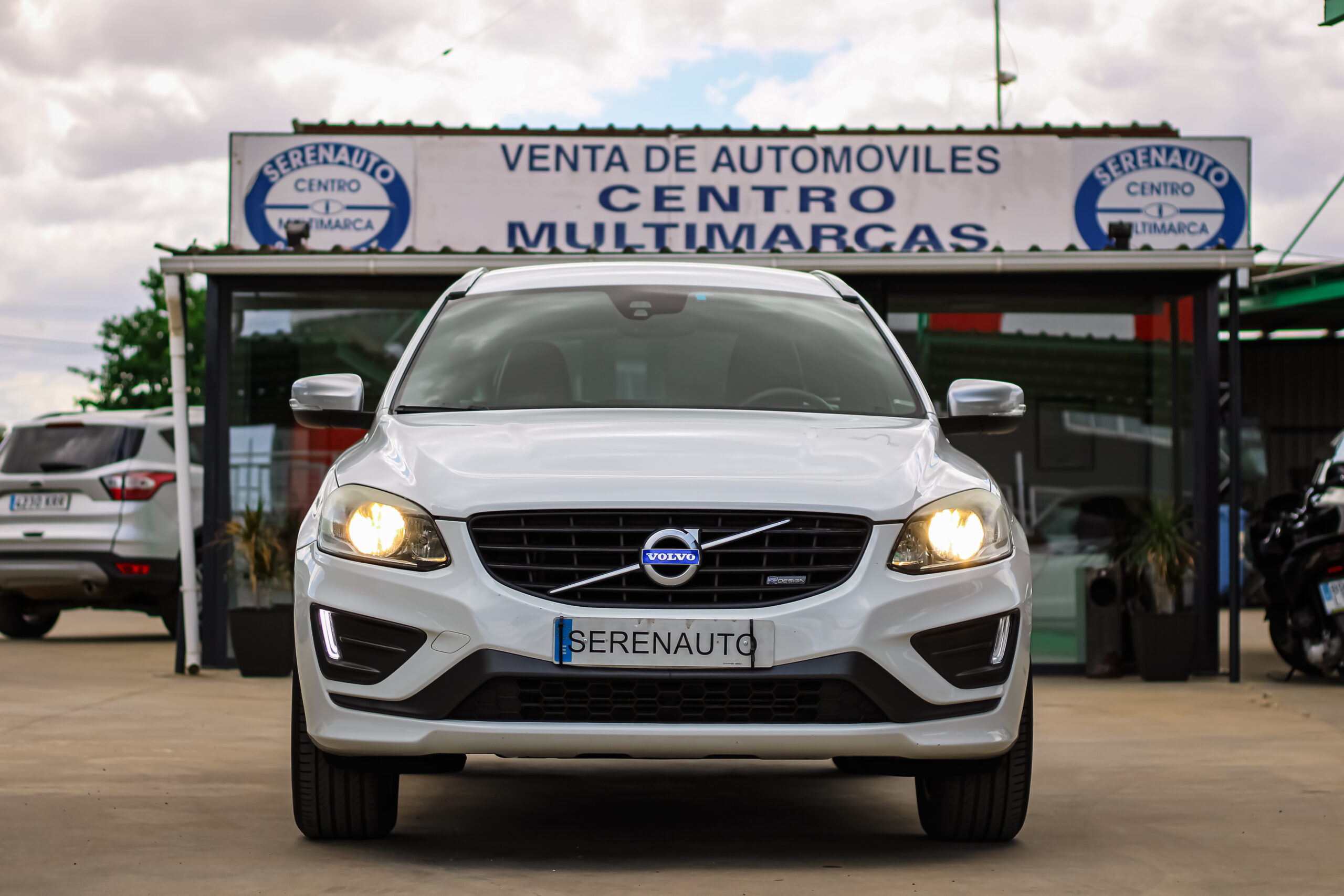
								VOLVO XC60 2.0 D4 RDesign Momentum full									