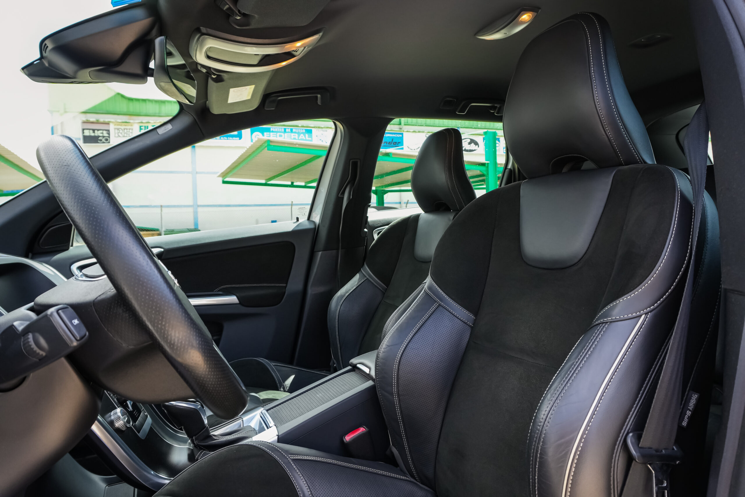 
								VOLVO XC60 2.0 D4 RDesign Momentum full									