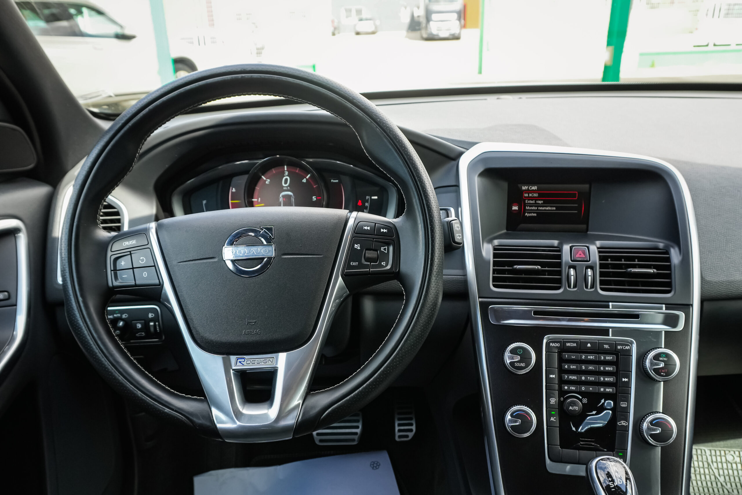 
								VOLVO XC60 2.0 D4 RDesign Momentum full									