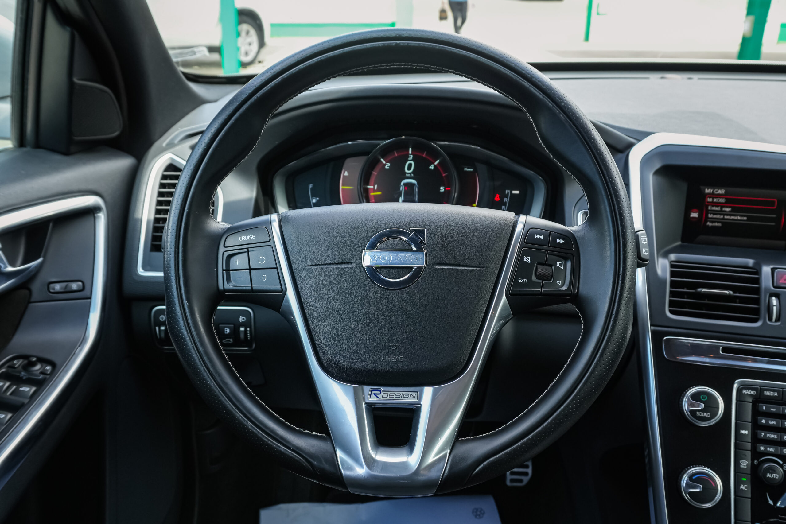 
								VOLVO XC60 2.0 D4 RDesign Momentum full									