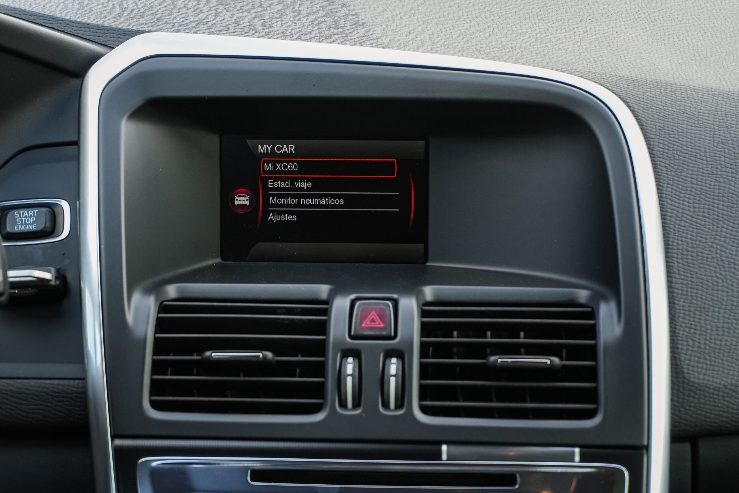 
								VOLVO XC60 2.0 D4 RDesign Momentum full									