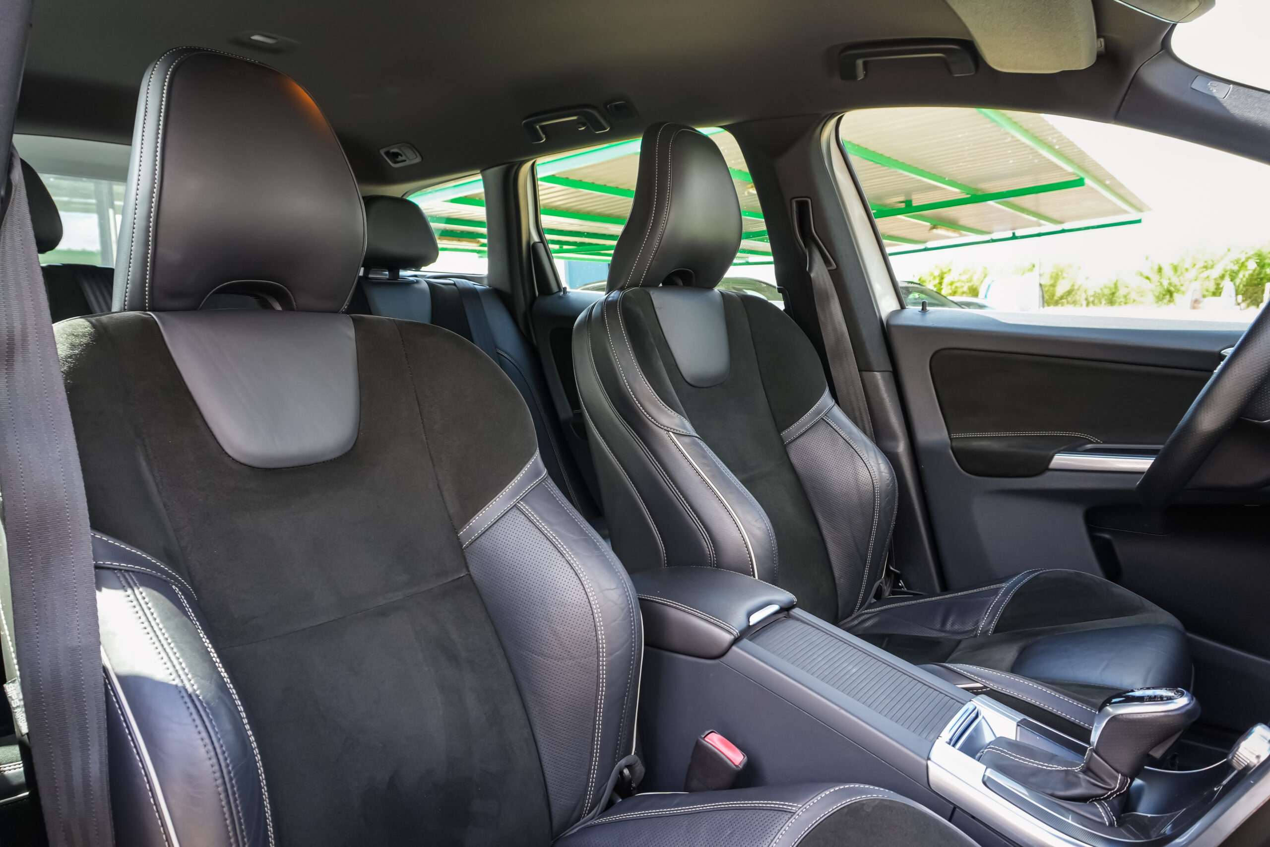 
								VOLVO XC60 2.0 D4 RDesign Momentum full									