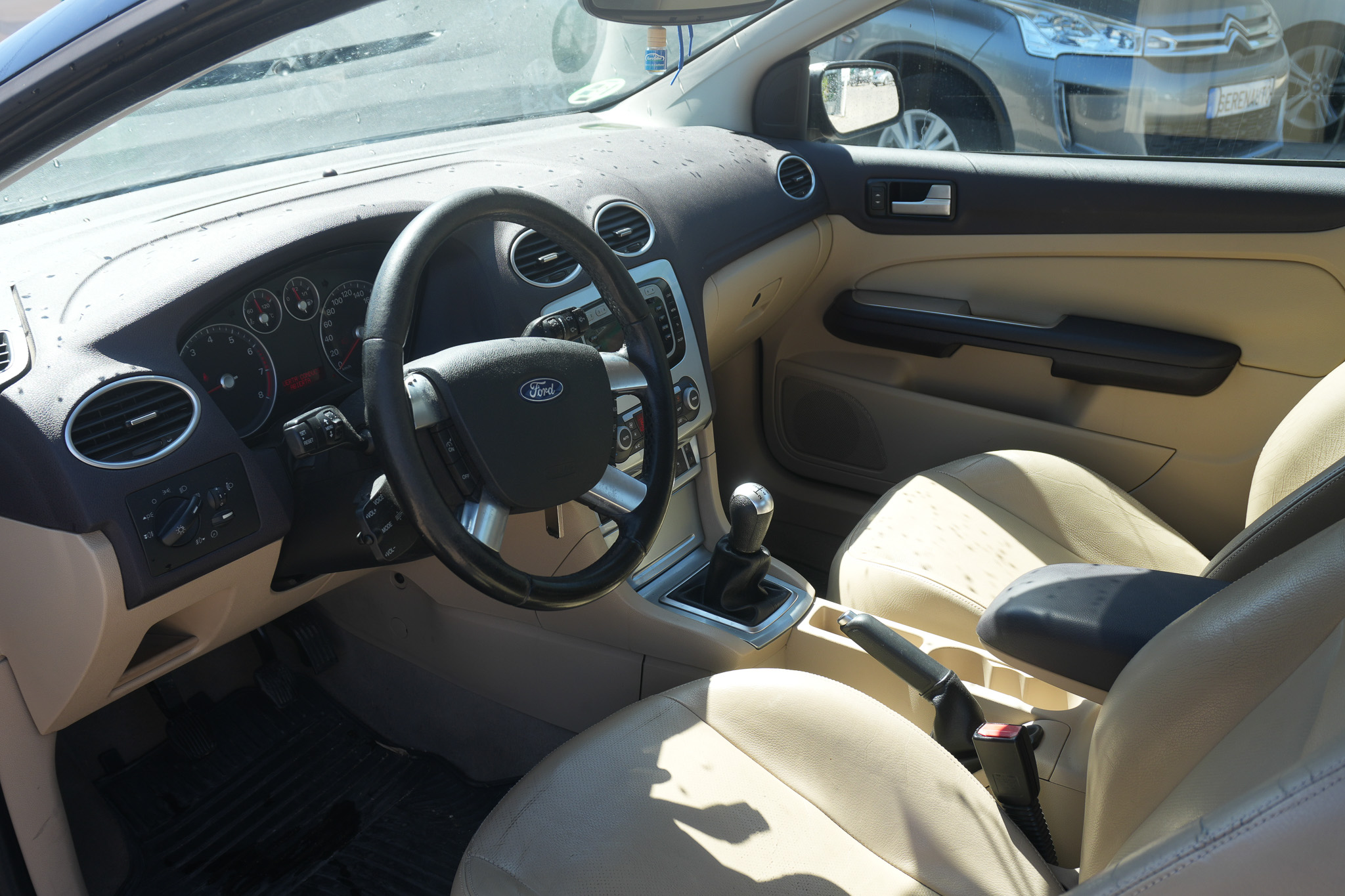 
								FORD Focus 2.0 CC Titanium full									