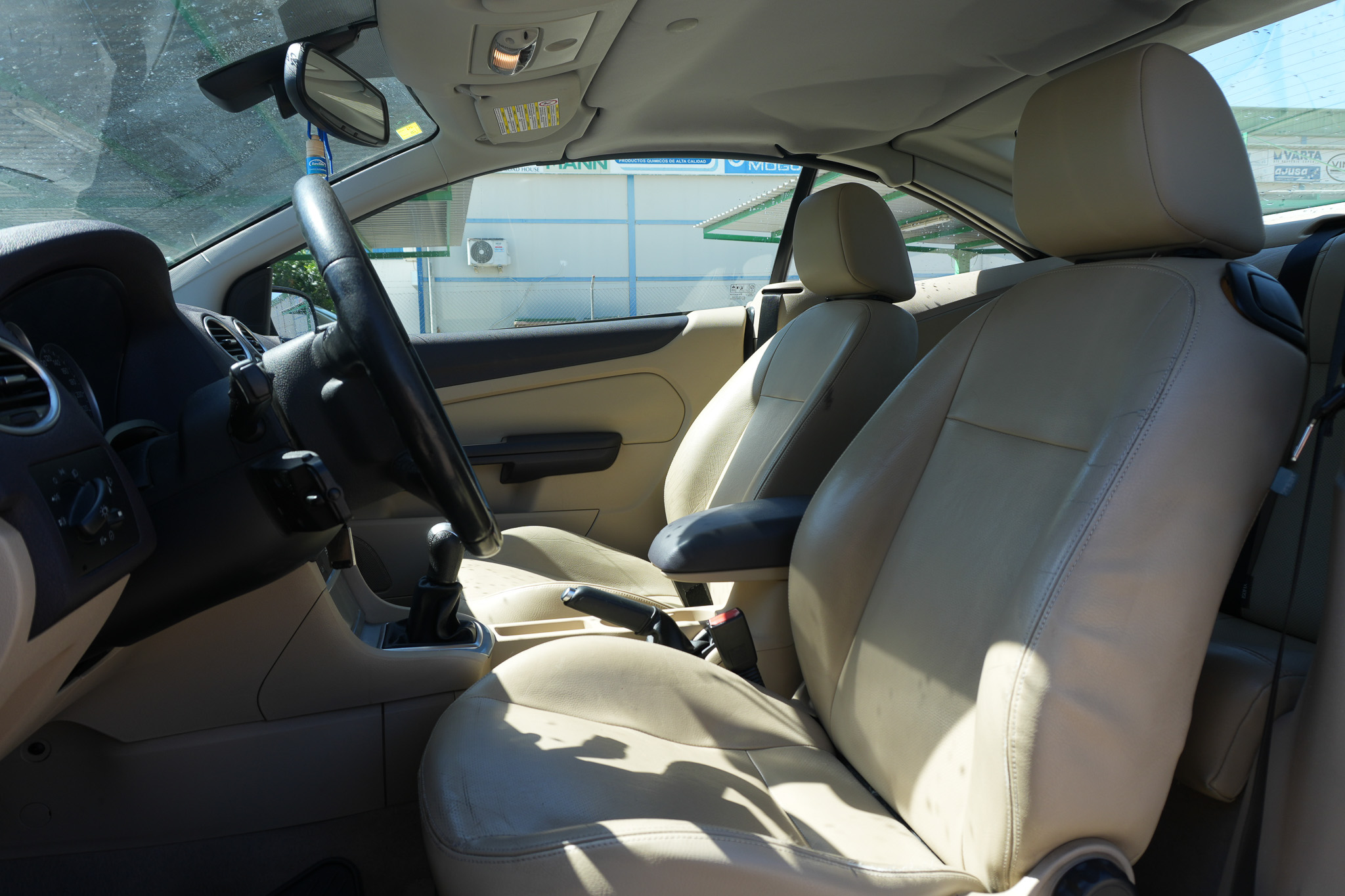 
								FORD Focus 2.0 CC Titanium full									