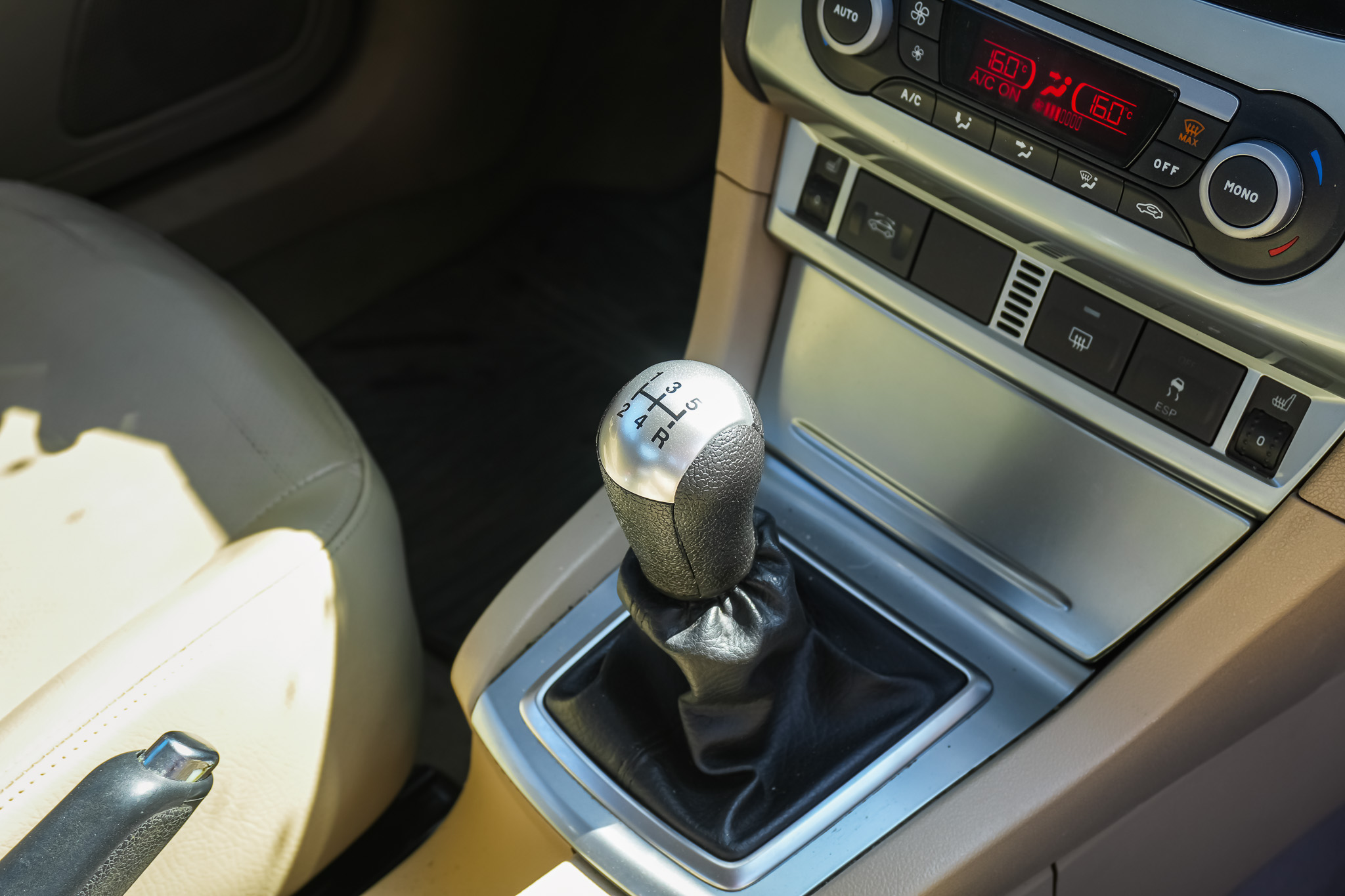 
								FORD Focus 2.0 CC Titanium full									