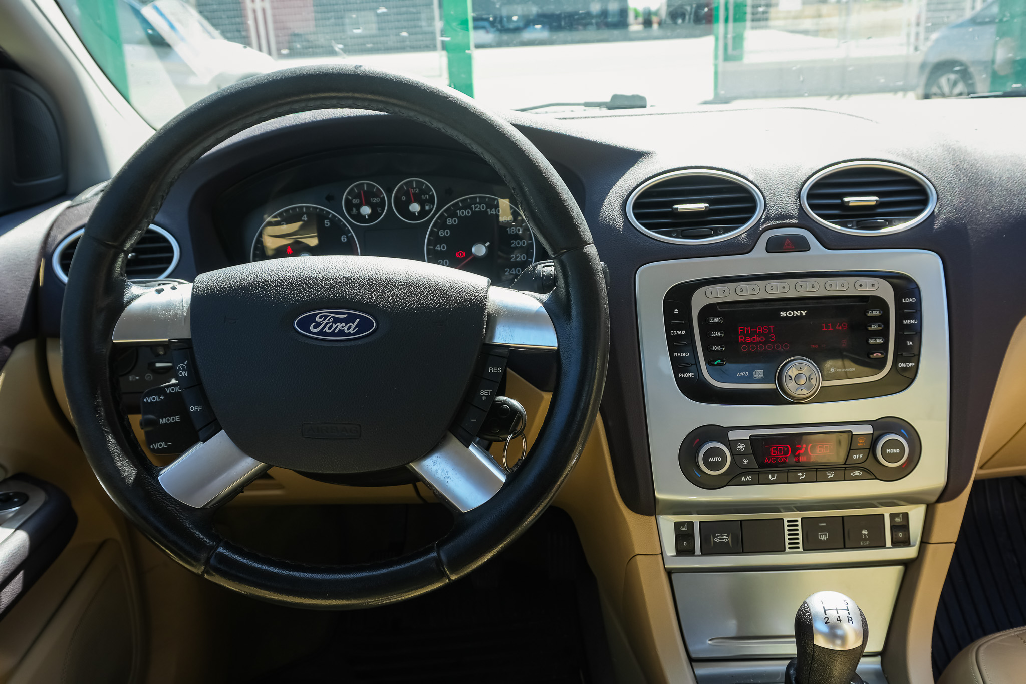 
								FORD Focus 2.0 CC Titanium full									