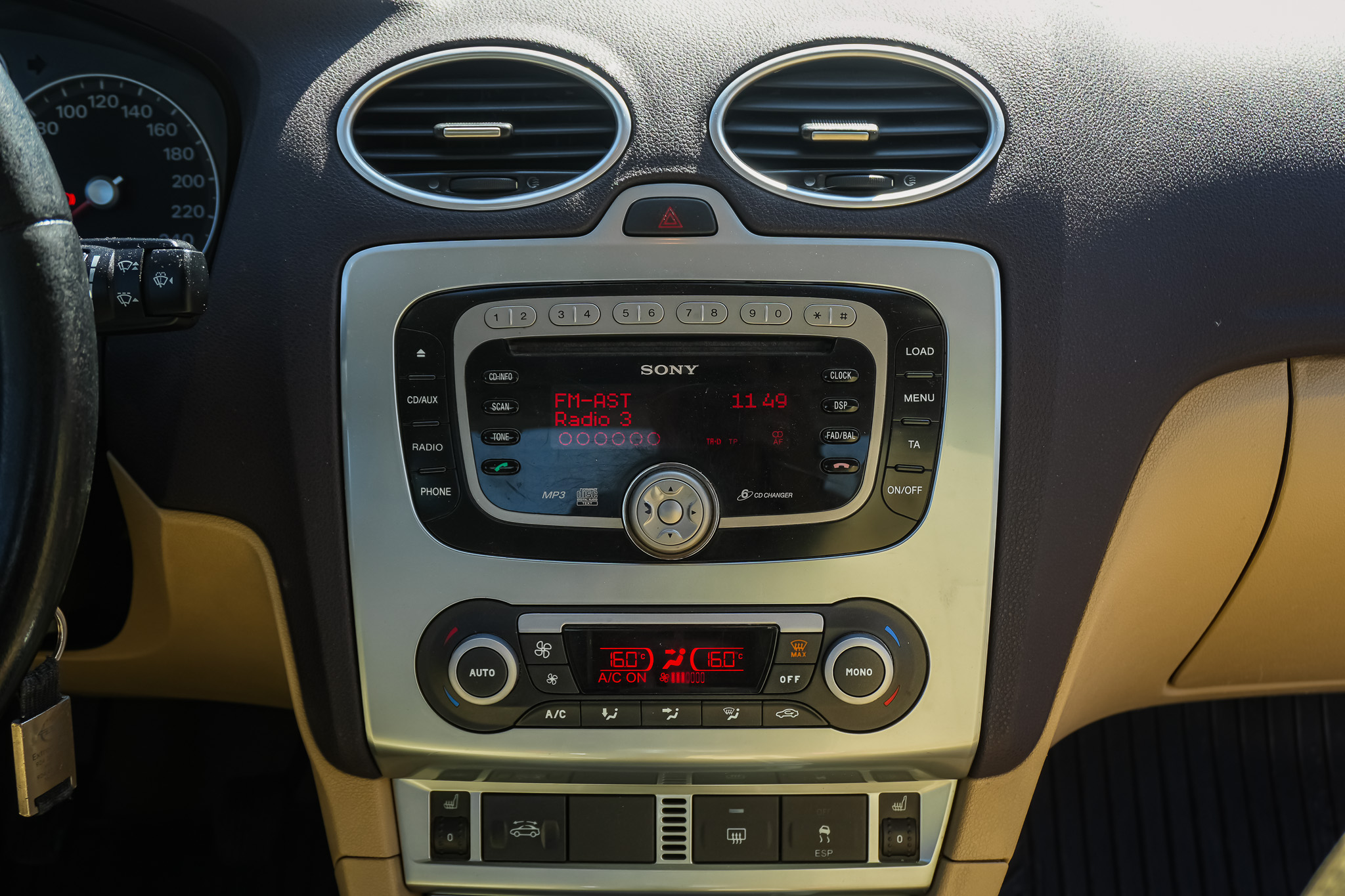 
								FORD Focus 2.0 CC Titanium full									