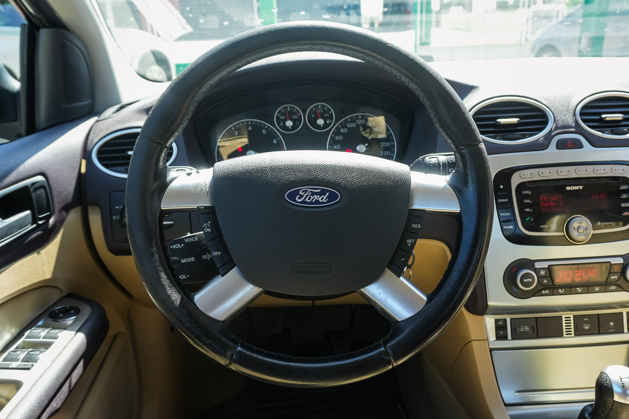 
								FORD Focus 2.0 CC Titanium full									