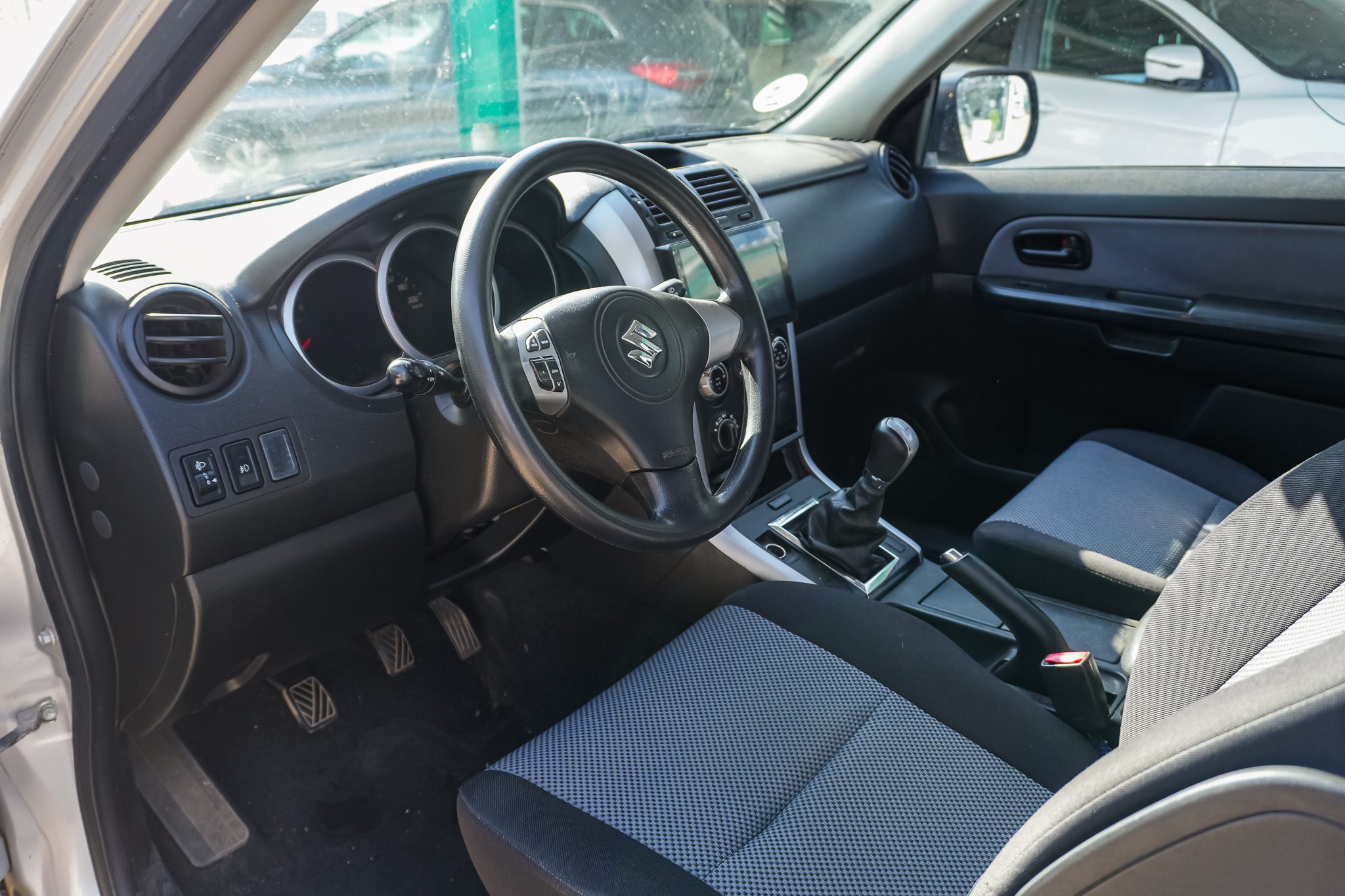 
								SUZUKI Grand Vitara 1.9 DDiS JXE full									
